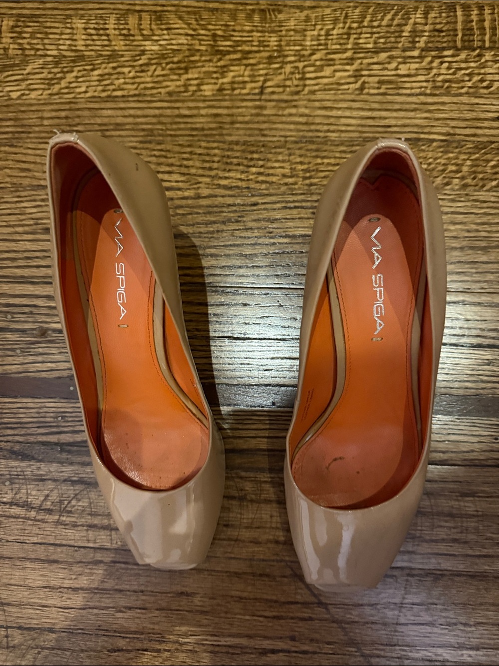 Via Spiga Beige Patent Leather Pumps with Orange Insole